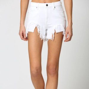 WHITE HEAVY FRAY MOM SHORTS